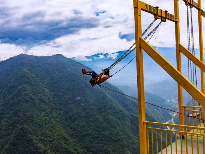 如何做好悬崖秋千厂家设备的清洁工作