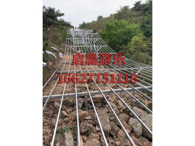 七彩滑道施工现场 (2)